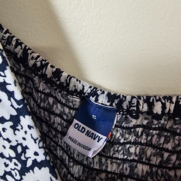 EUC OLD NAVY FLORAL V NECK SOFT JUMPSUIT SIZE SMALL - Picture 12 of 16